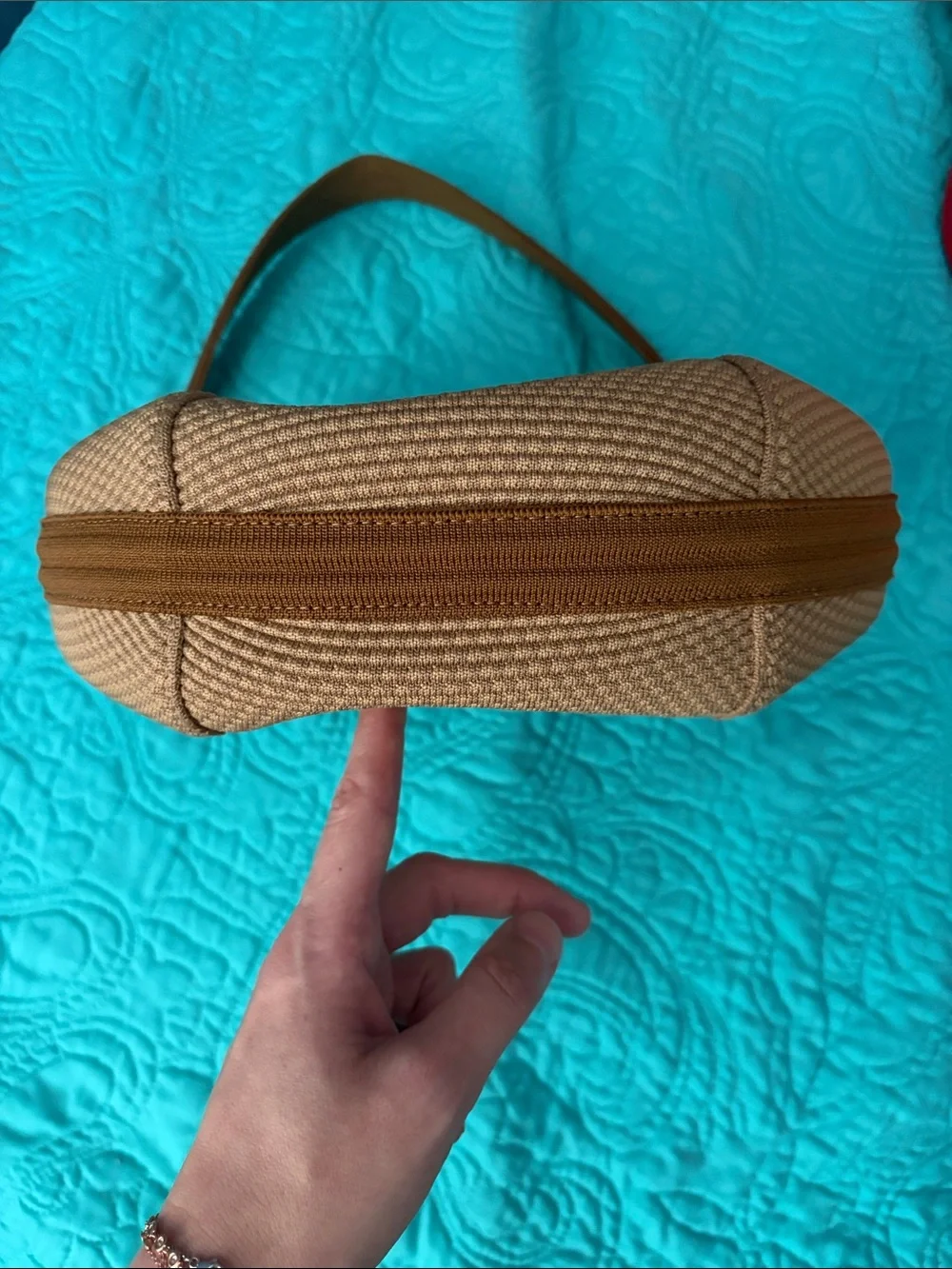 Rothy’s crescent bag in horizon - Picture 3 of 4